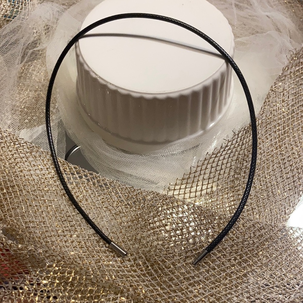Black rope cord with spring loaded screw clasp, child proof, sturdy, thick